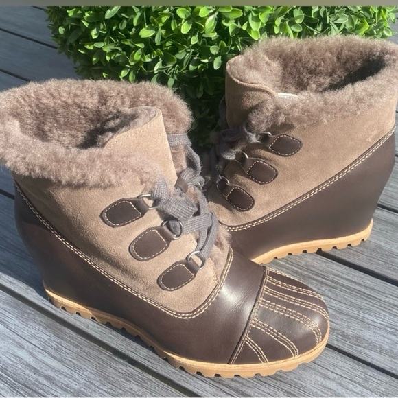 UGG Shoes - Women’s UGG Alasdair Leather Wedge Ankle Booties